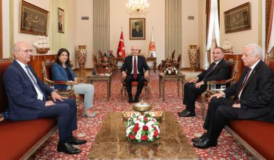 TBMM Başkanı Kurtulmuş, Meclis başkanvekillerini kabul etti