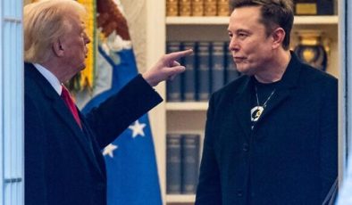 TRUMP’TAN MUSK’A SERT ÇIKIŞ ‘RAYDAN ÇIKTI, TAM BİR TREN KAZASI’